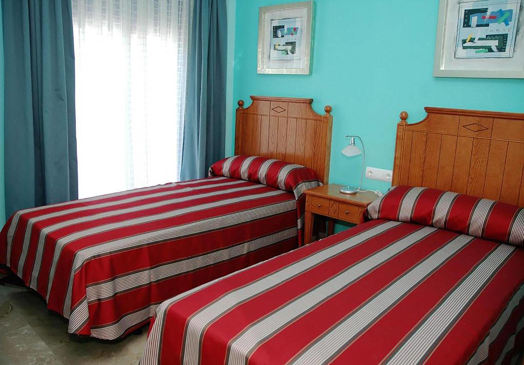 Victoria Beach Apartments 칼페 외부 사진