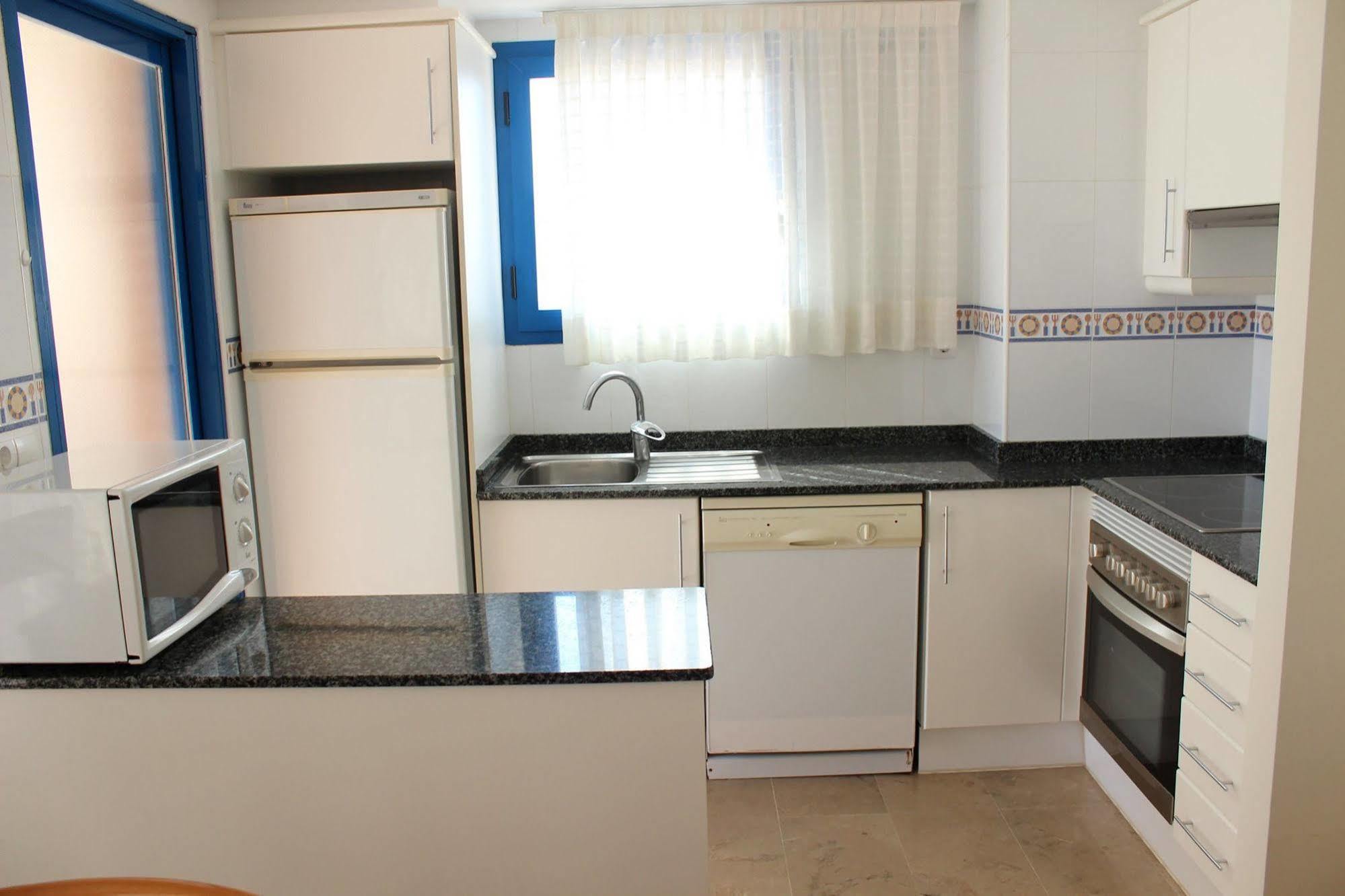 Victoria Beach Apartments 칼페 외부 사진